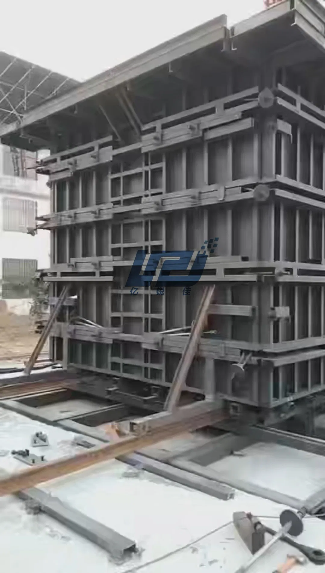 Vibration - Integrated Moulds Eliminate Air Bubbles in Precast Cement Staircase Components