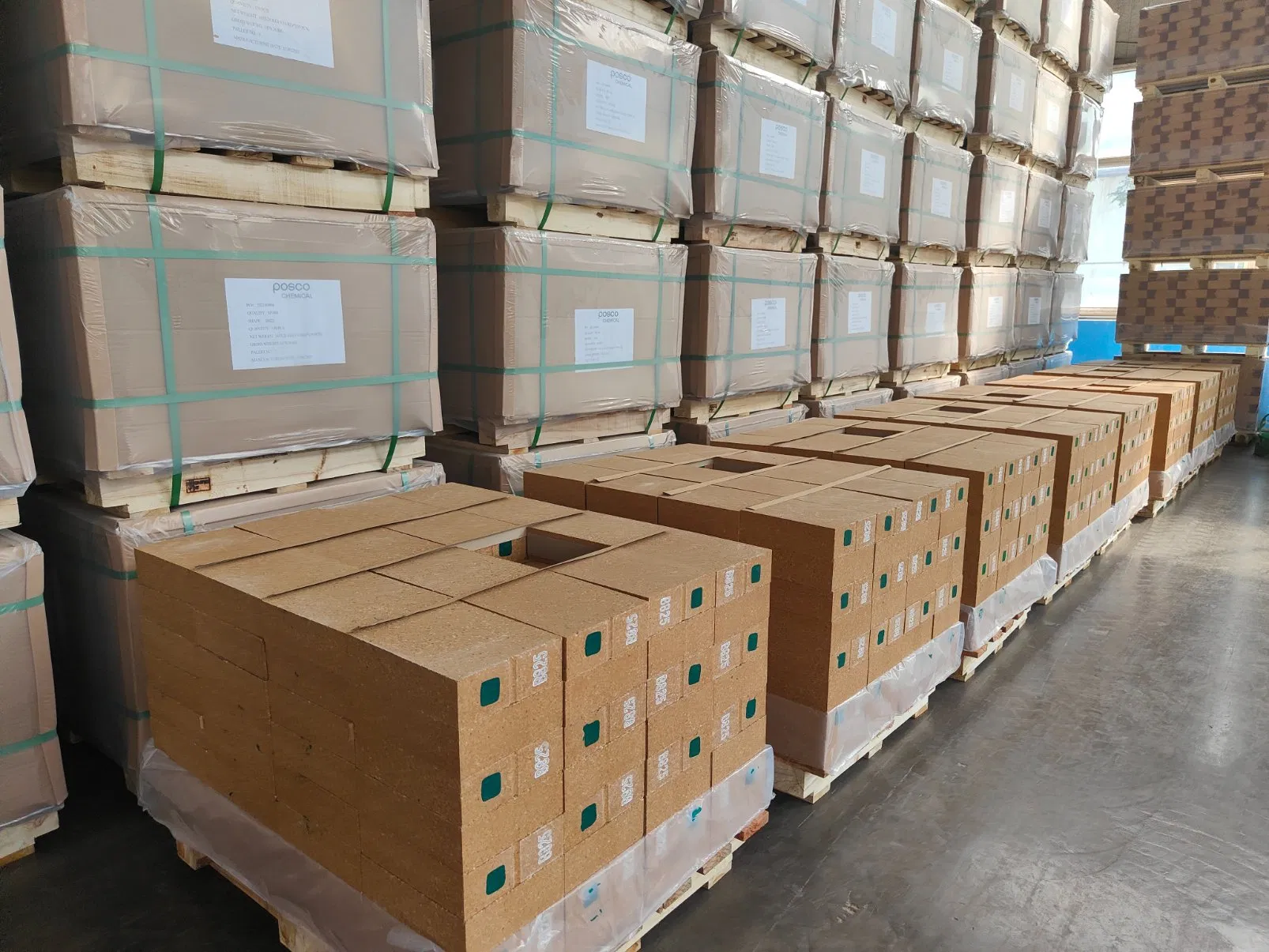 Магнезито-глиноземистый кирпич для переходной зоны цементной печи