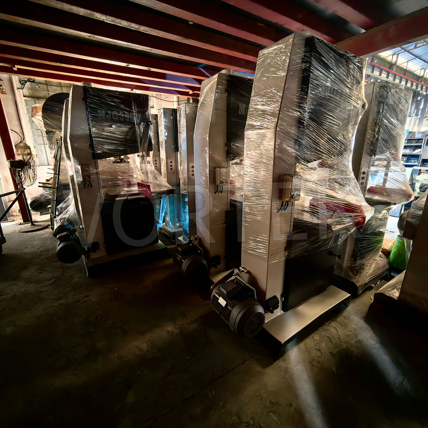 Ленточная пила по дереву вертикальная многофункциональная MJG396U