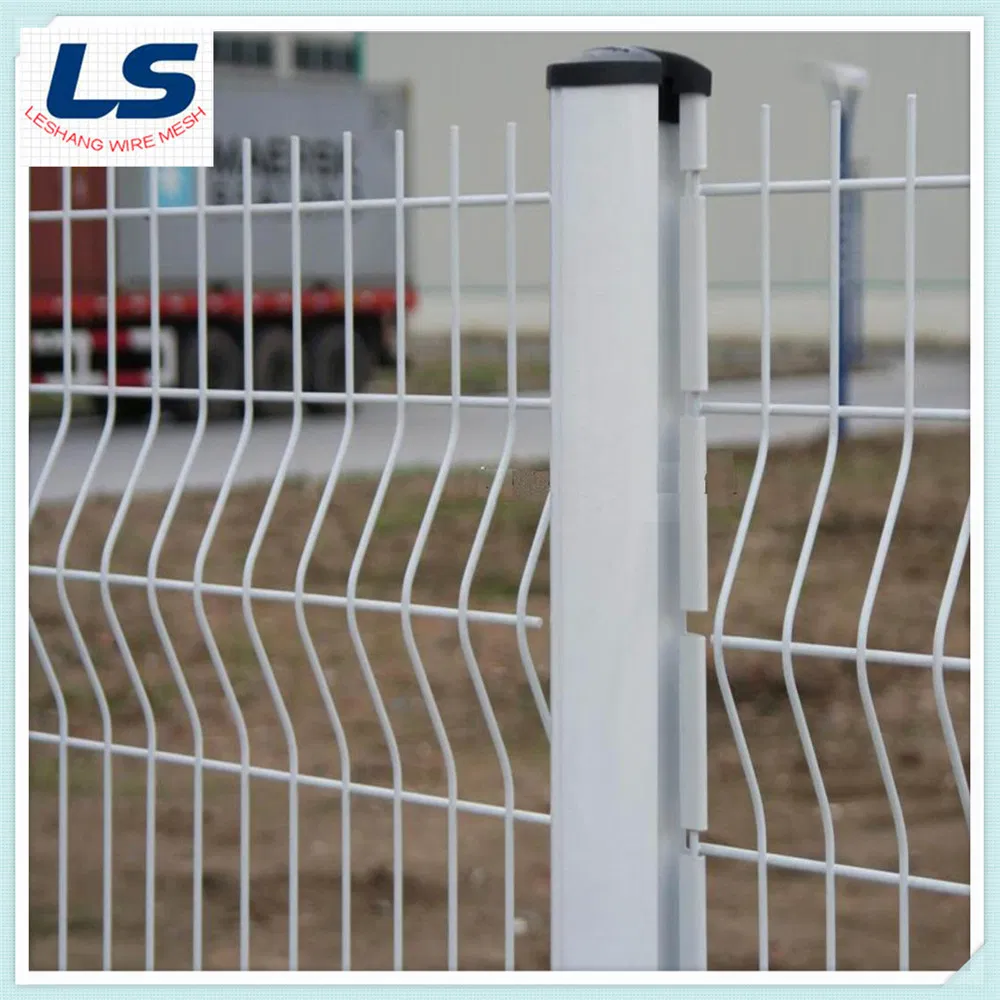 White Triangular Wire Mesh Fence 50X200mm