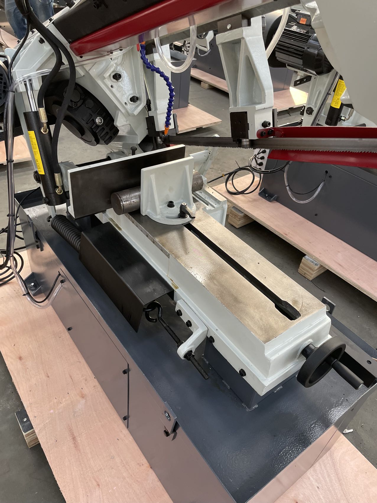 Станок ленточнопильный портативный настольный BS-1018B