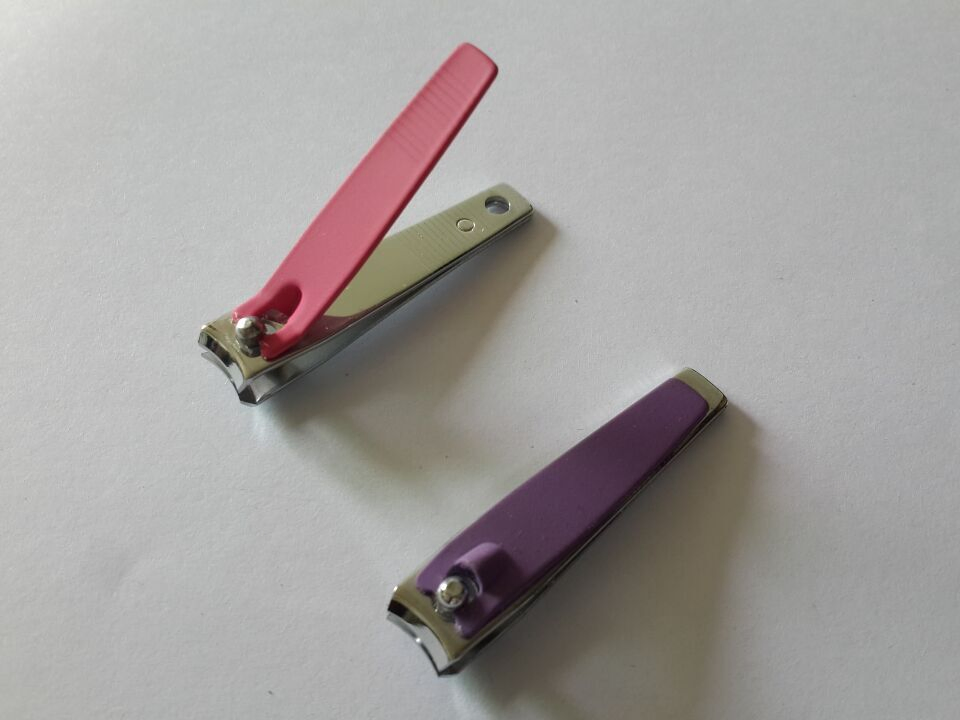 Easy Hold Middle Size Nail Clippers with Smooth Silicone Handle