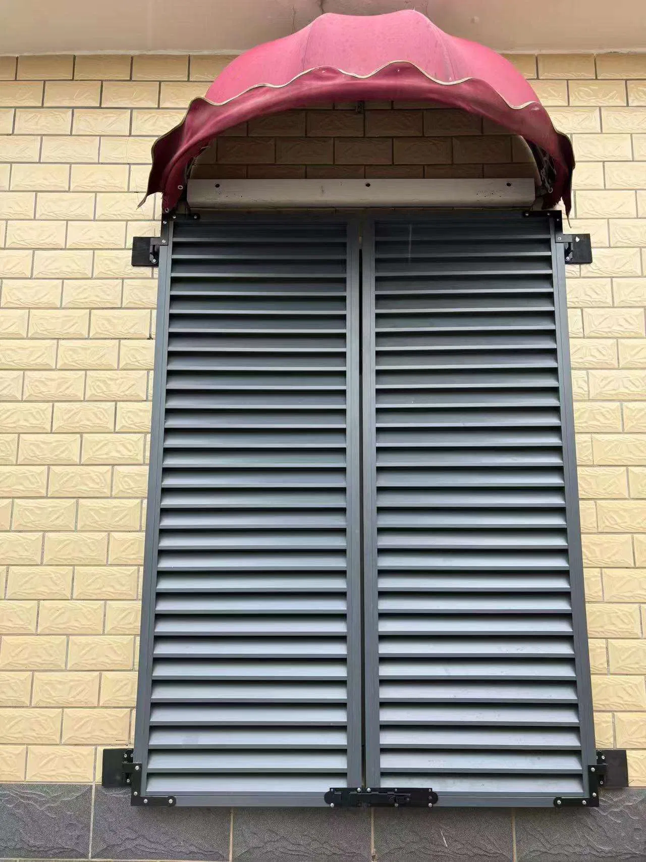 Custom Interior Plantation Window Shutters Modern Aluminum Alloy Louvres with Vertical Opening Pattern Factory Created
