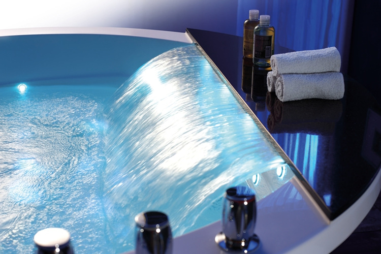 Двухместная встроенная круглая ванна с гидромассажем