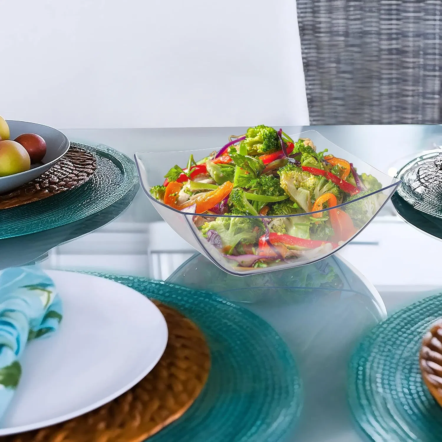 Disposable Plastic Crystal Clear 32ounce Square Serving Bowls Party Snack or Salad Bowls