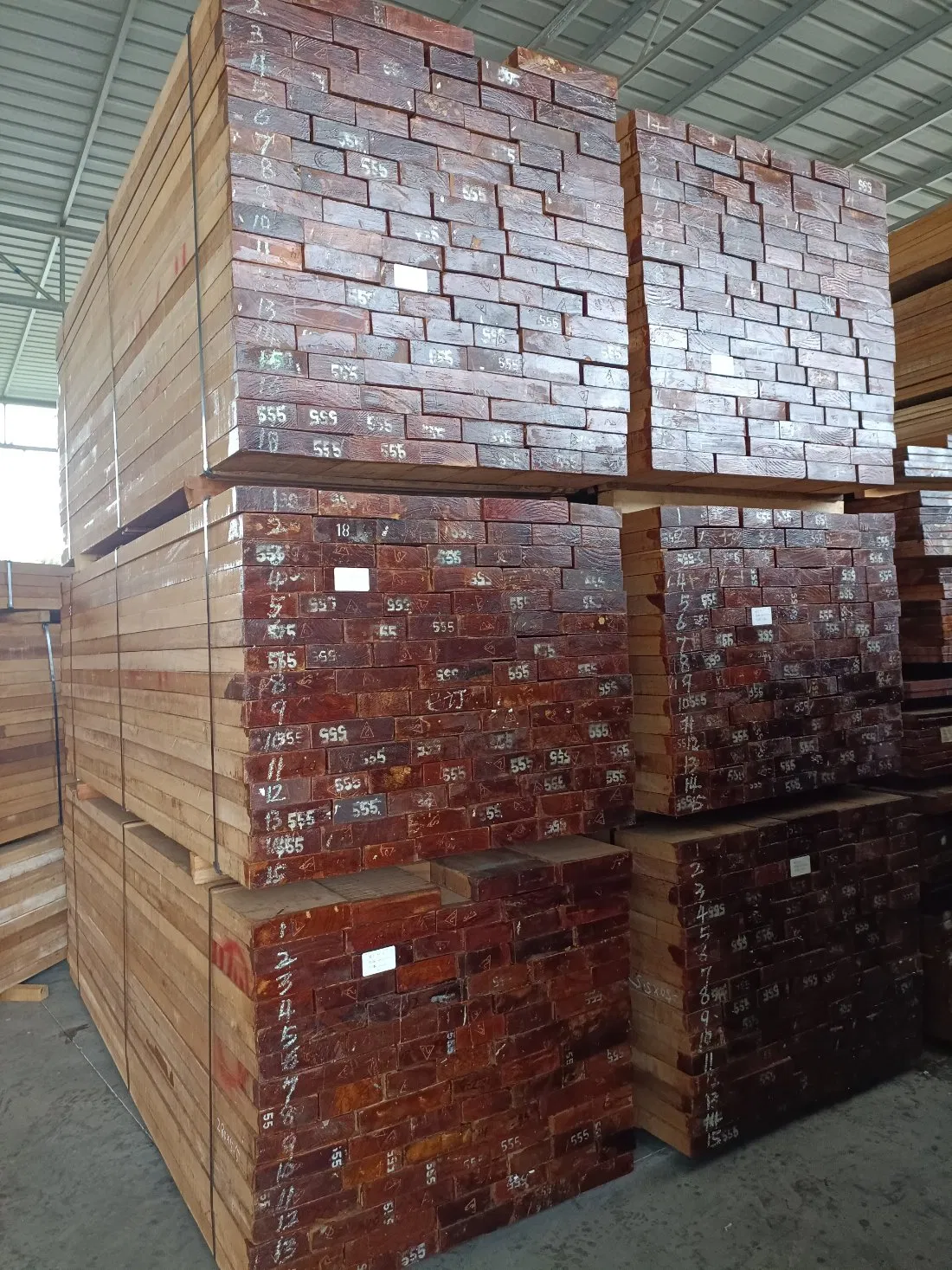 Customized Golden and Delicate Anti-Corrosion Teak Solid Wood Board