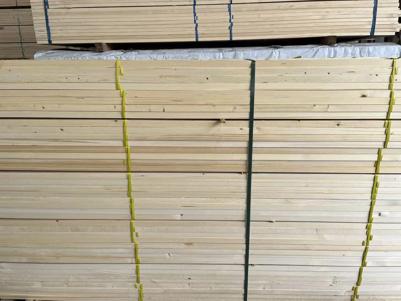 White Pine Solid Wood Sawn Timber for Building Projects in Natural Color