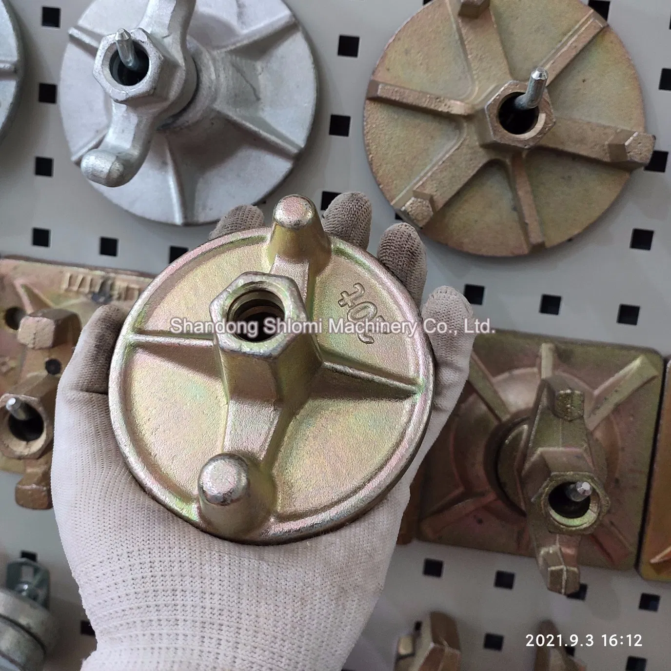 Крыльчатая гайка для опалубки, анкерная круглая