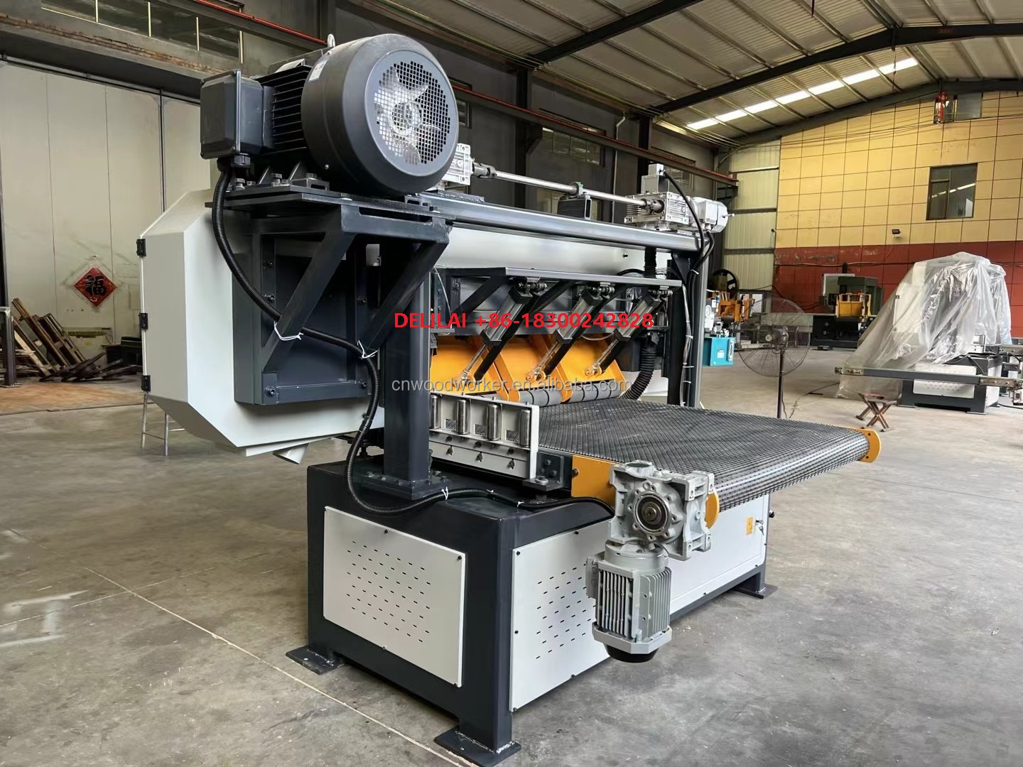 Ленточнопильный станок по дереву промышленный