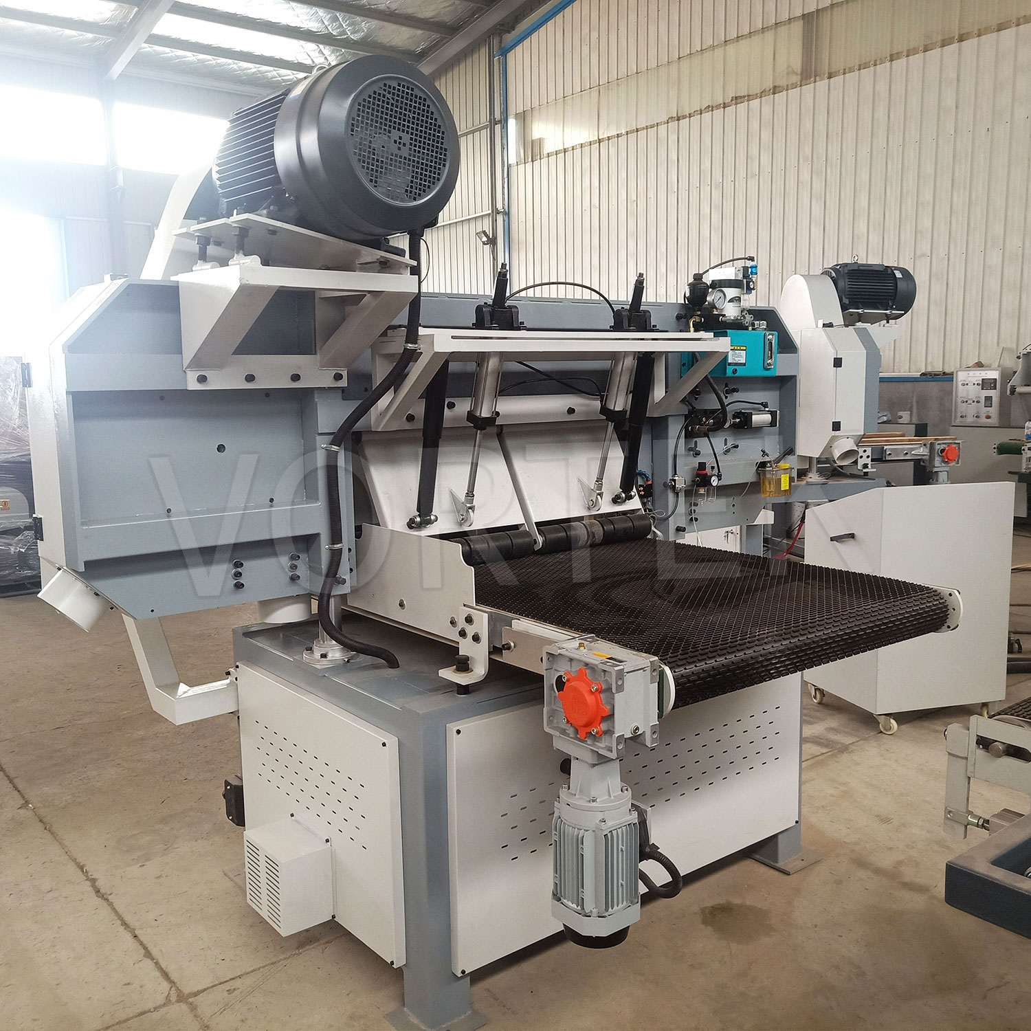 Станок ленточнопильный автоматический по дереву MJ650