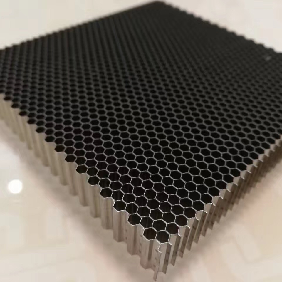 3 mm~10 mm (commonly used: 6 mm, 8 mm) Manufacturer Direct Aluminum Sandwich Panel with Aluminum Honeycomb Core