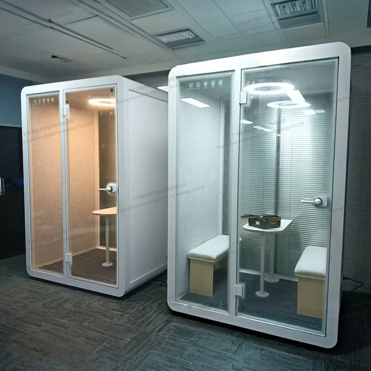 Soundproof Interview Room with Tables and Chairs for Hr Discussion