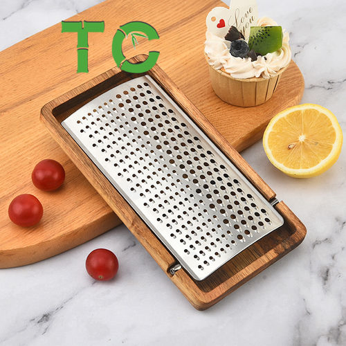 Тёрка для сыра из акации со стальной тёркой и деревянной подставкой