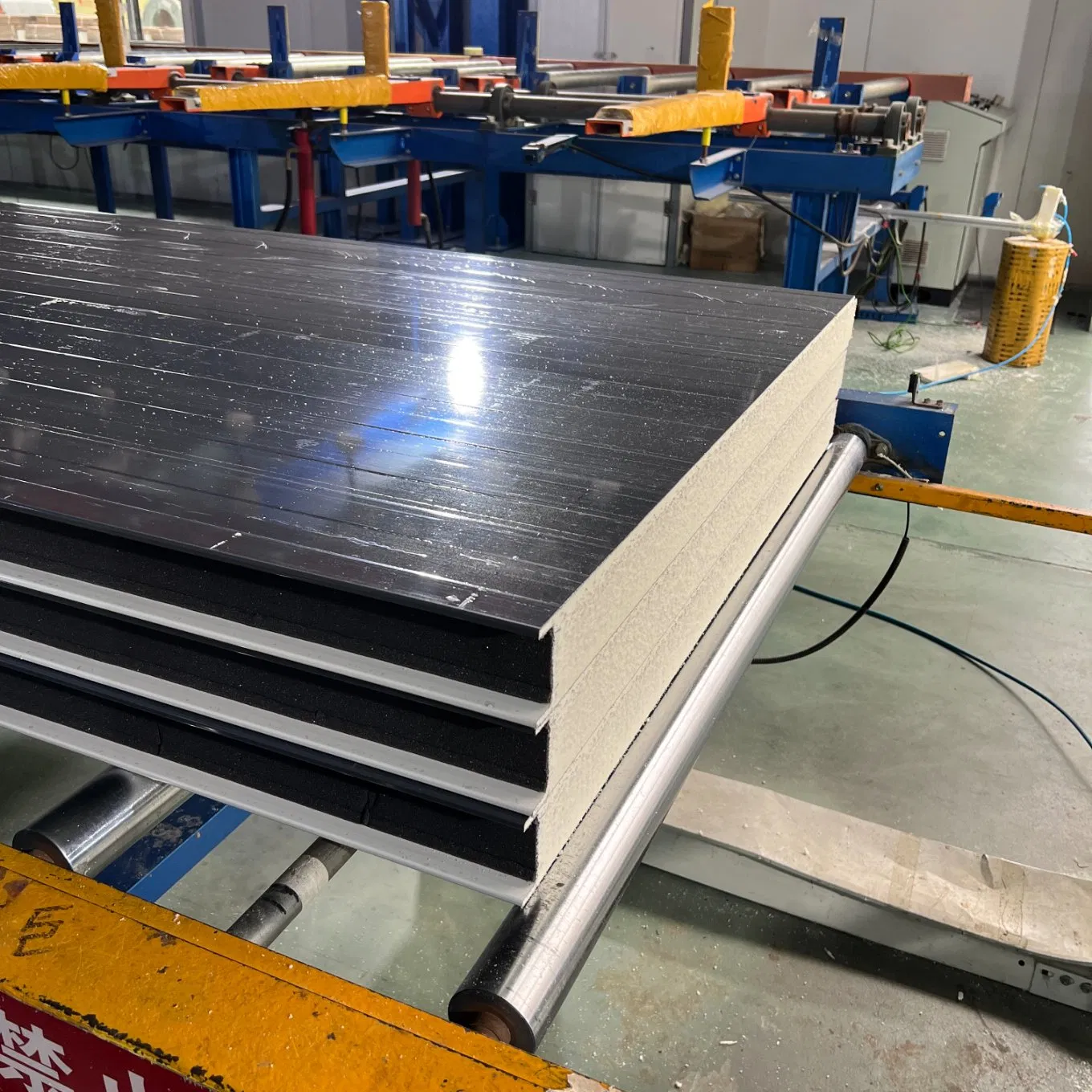 High Quality 30/40/50/75/100/120/150mm Wall and Roof EPS/Rockwool/PU/PIR Insulated Sandwich Panel