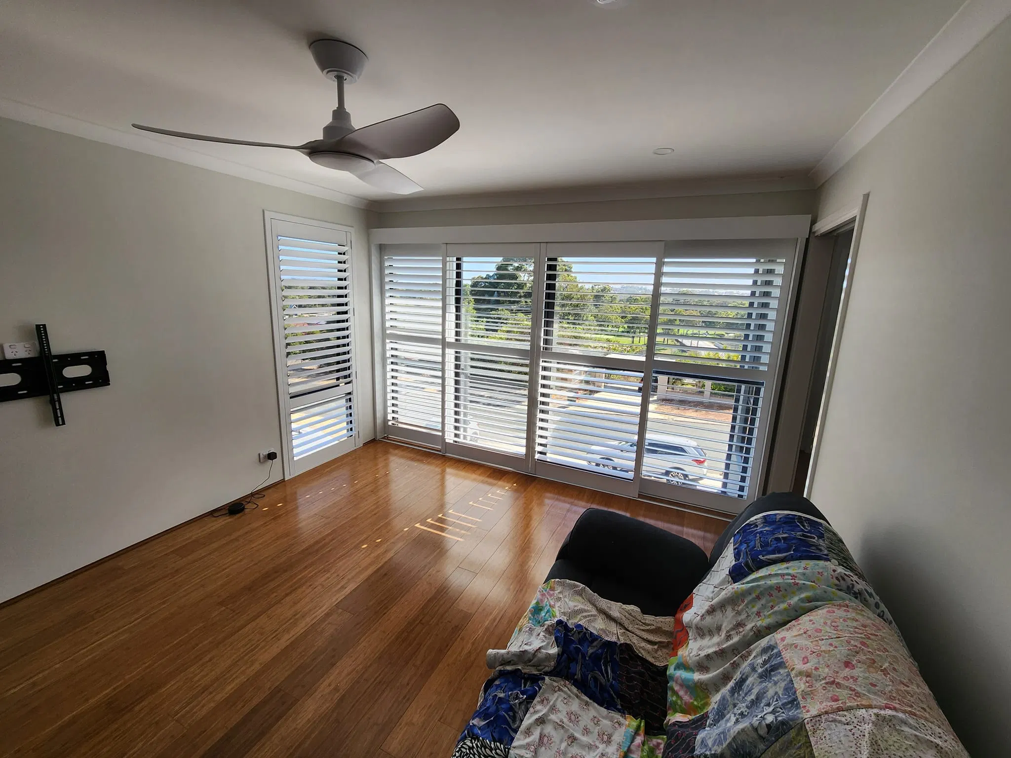 Sliding Shutter Systems Tracking Shutters for The Movement of Louvre Doors
