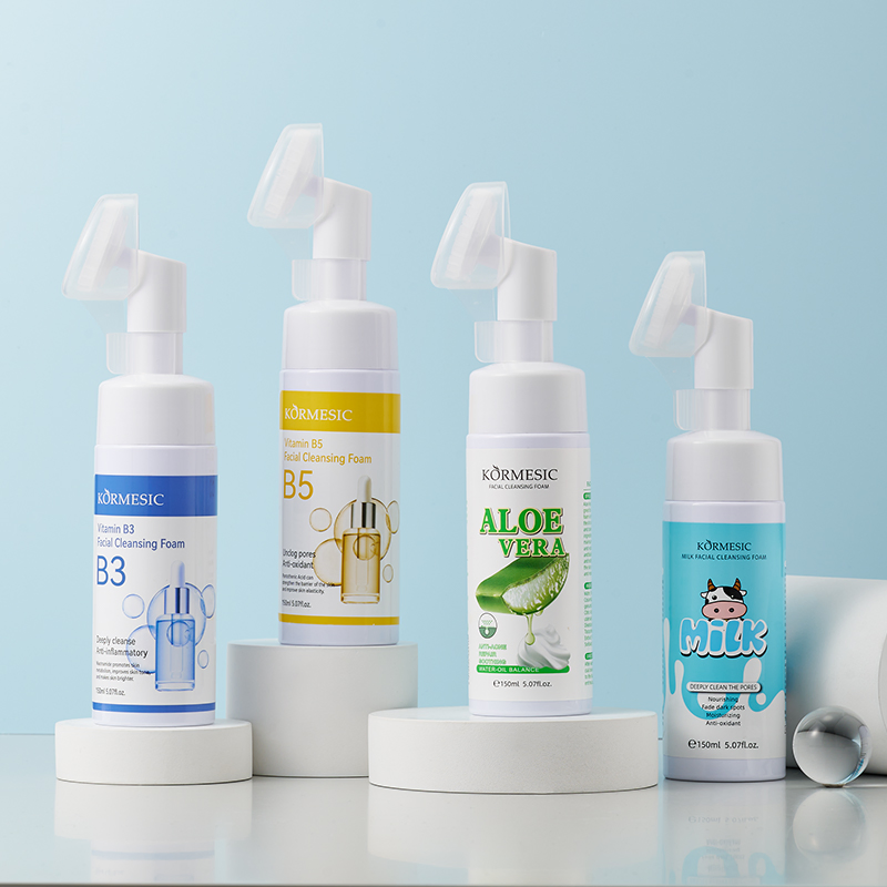 Nourishing Aloe Vera Foaming Face Wash with Pore Massage Brush Face Cleanser Mousse