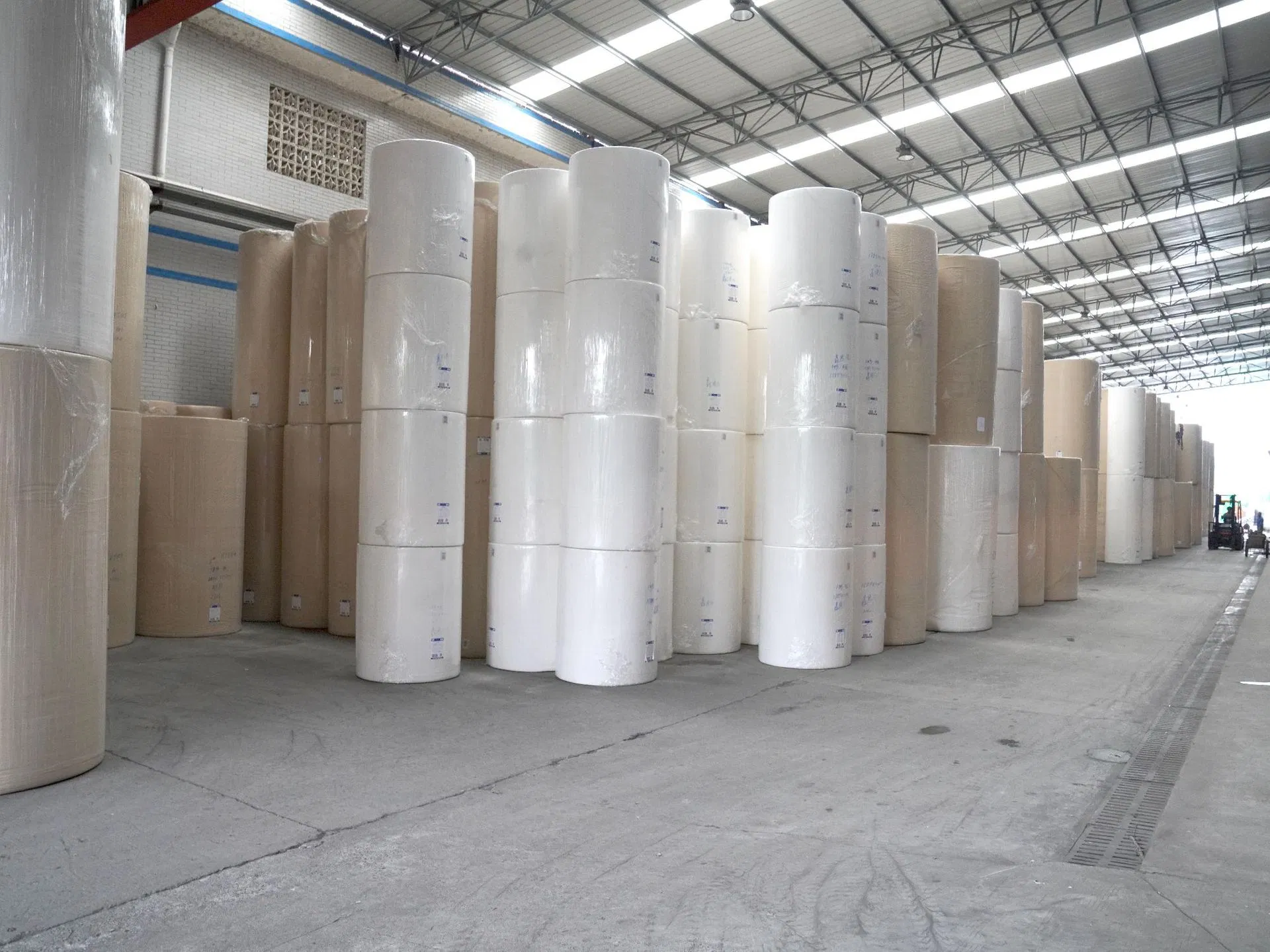 Provider of High-Quality Jumbo Rolls Made From 100% Virgin Wood Pulp