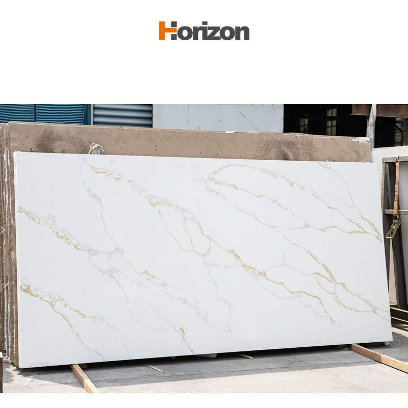 Engineering Polished Black/White/Beige/Grey/Gold Calacatta Rocky Quartz Stone for Interiors/Indoor Slabs/Kitchen/Bathroom/Vanity/Table Countertops