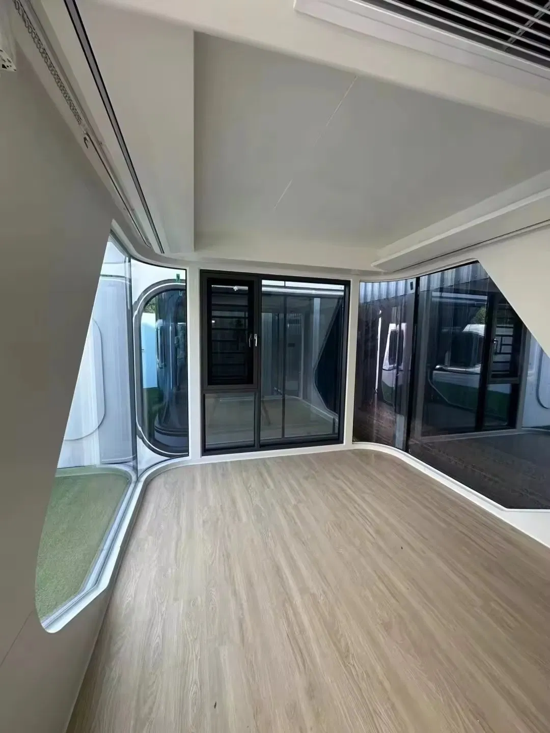 Modern Luxurious Camping Capsule Prefabricated House Steel Space Capsule with Intelligent System for Villas