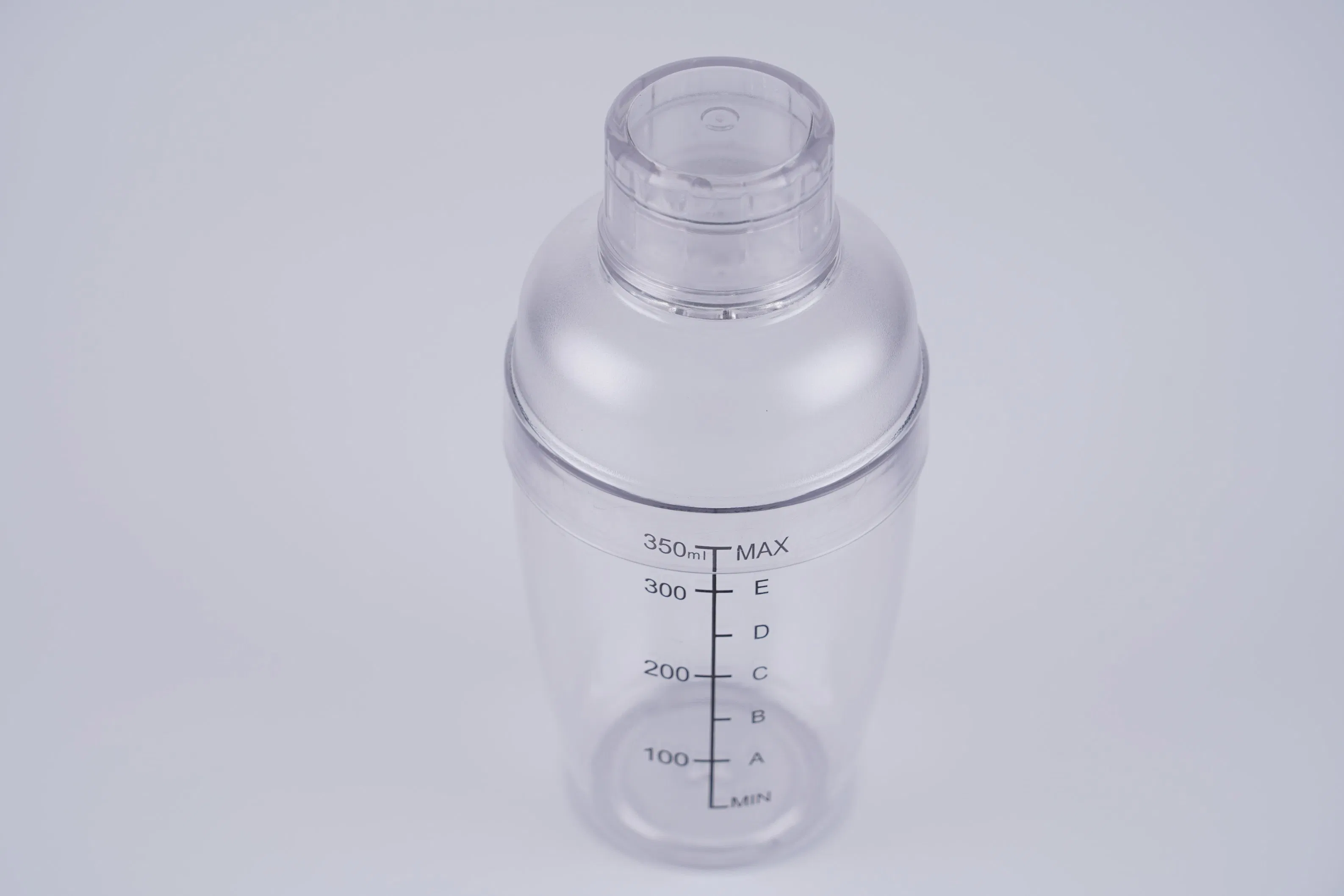 Transparent Plastic Hand Shaker Cup with Scales for Cocktail Shaking Barware Gift Item