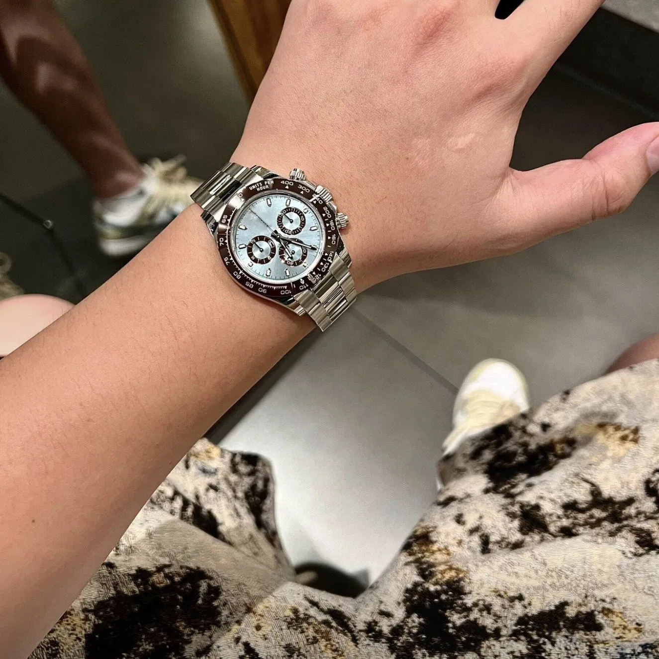 Stylish Black Waterproof Quartz Watch with Elegant Arabic Dial Design