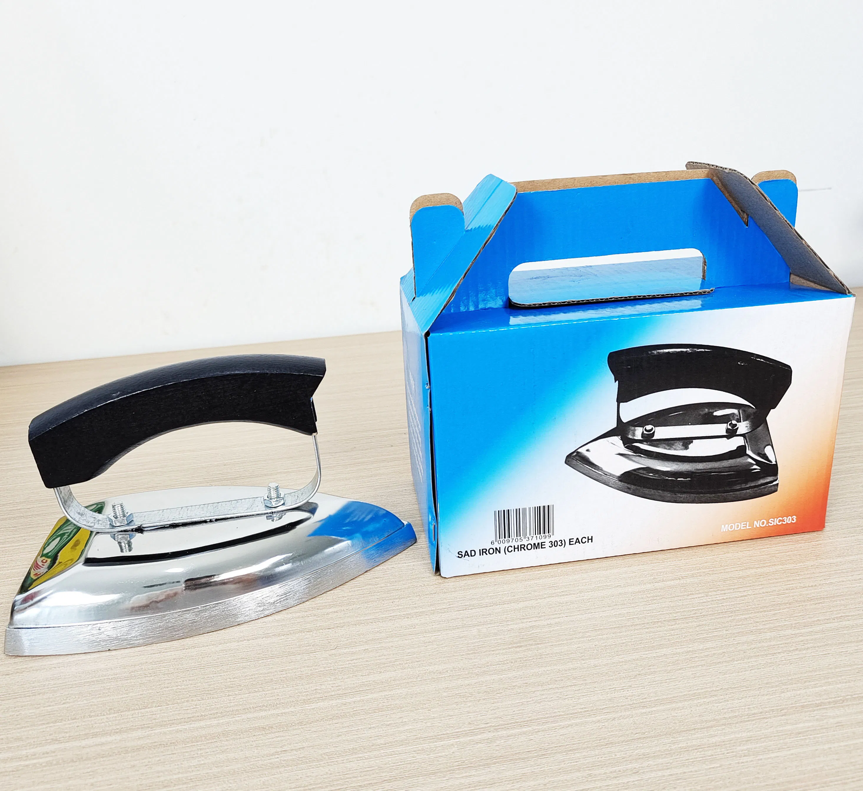 Versatile 768# Charcoal Iron for All Your Clothes Ironing Tasks