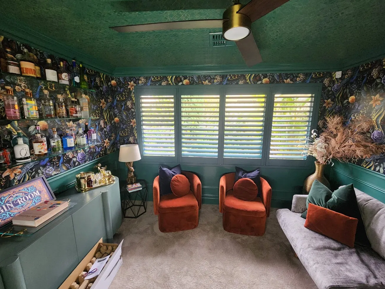 Dulux Color Custom Color Plantation Shutter to Make Room Colorful