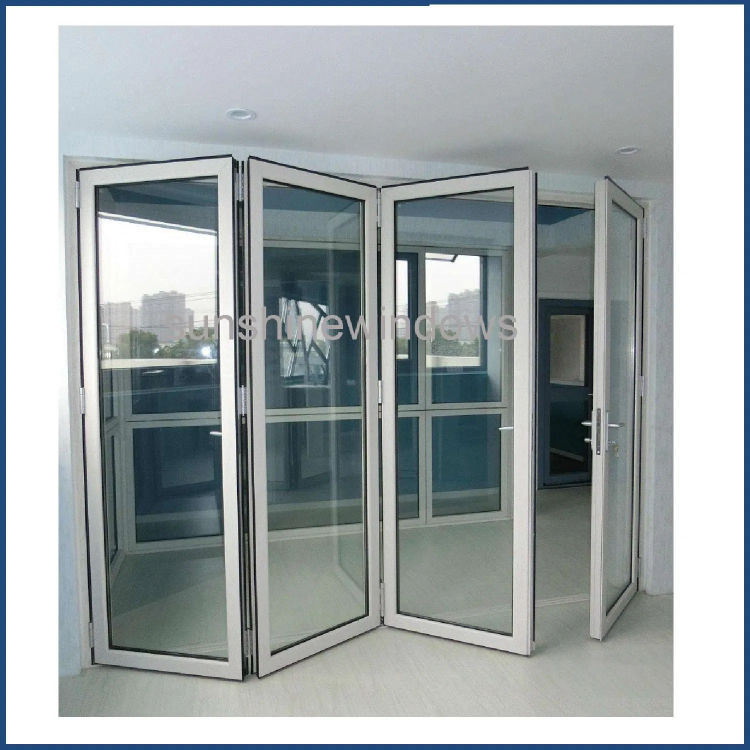 Стеклянная складная дверь двойного остекления