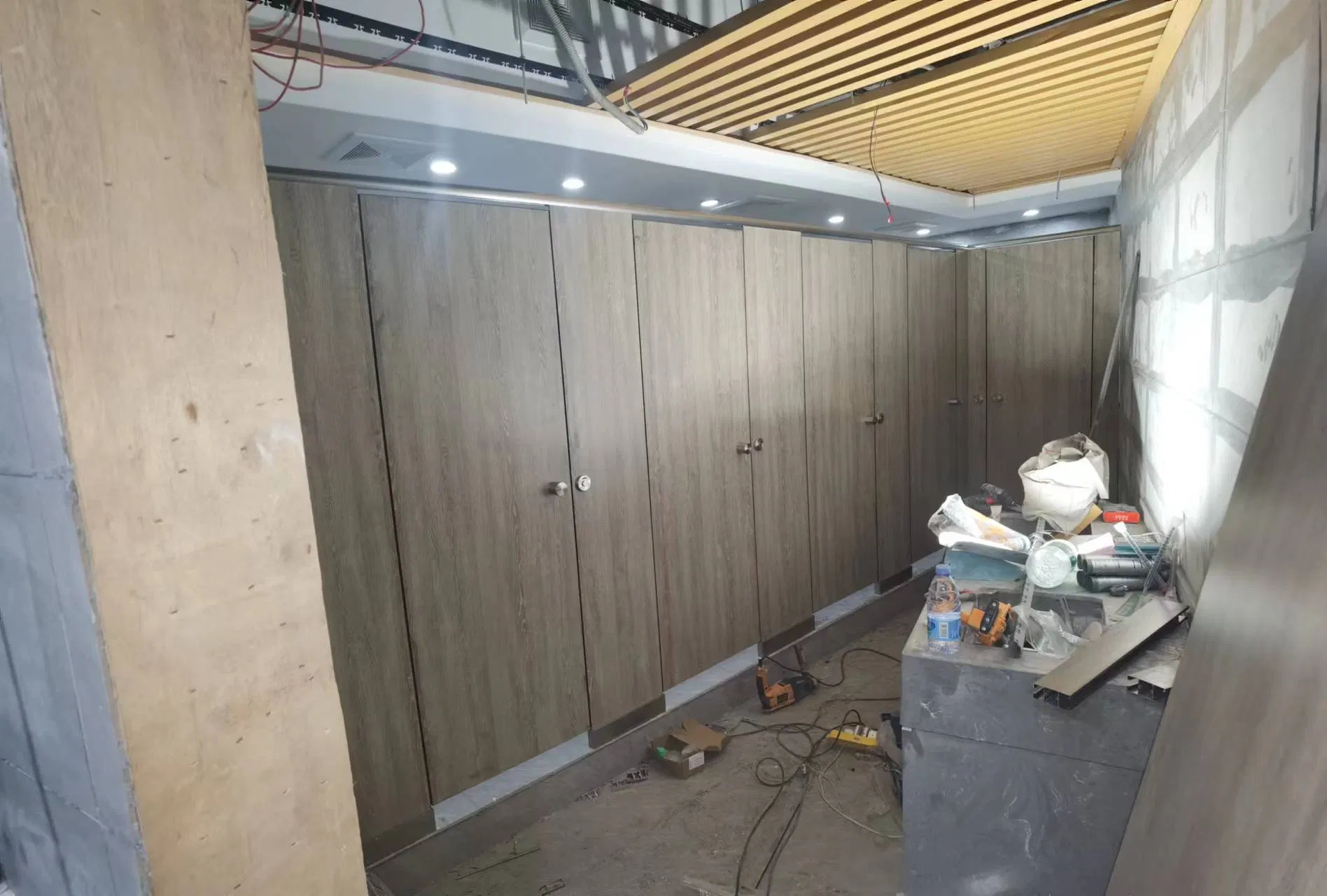 12mm Wood Grain Toilet Cubicles System/Waterproof Toilet Partition