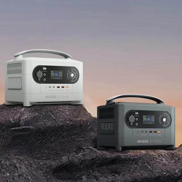 China Manufactures Supply Remote Control 2000W Solar Generator Portable Power Station 700W