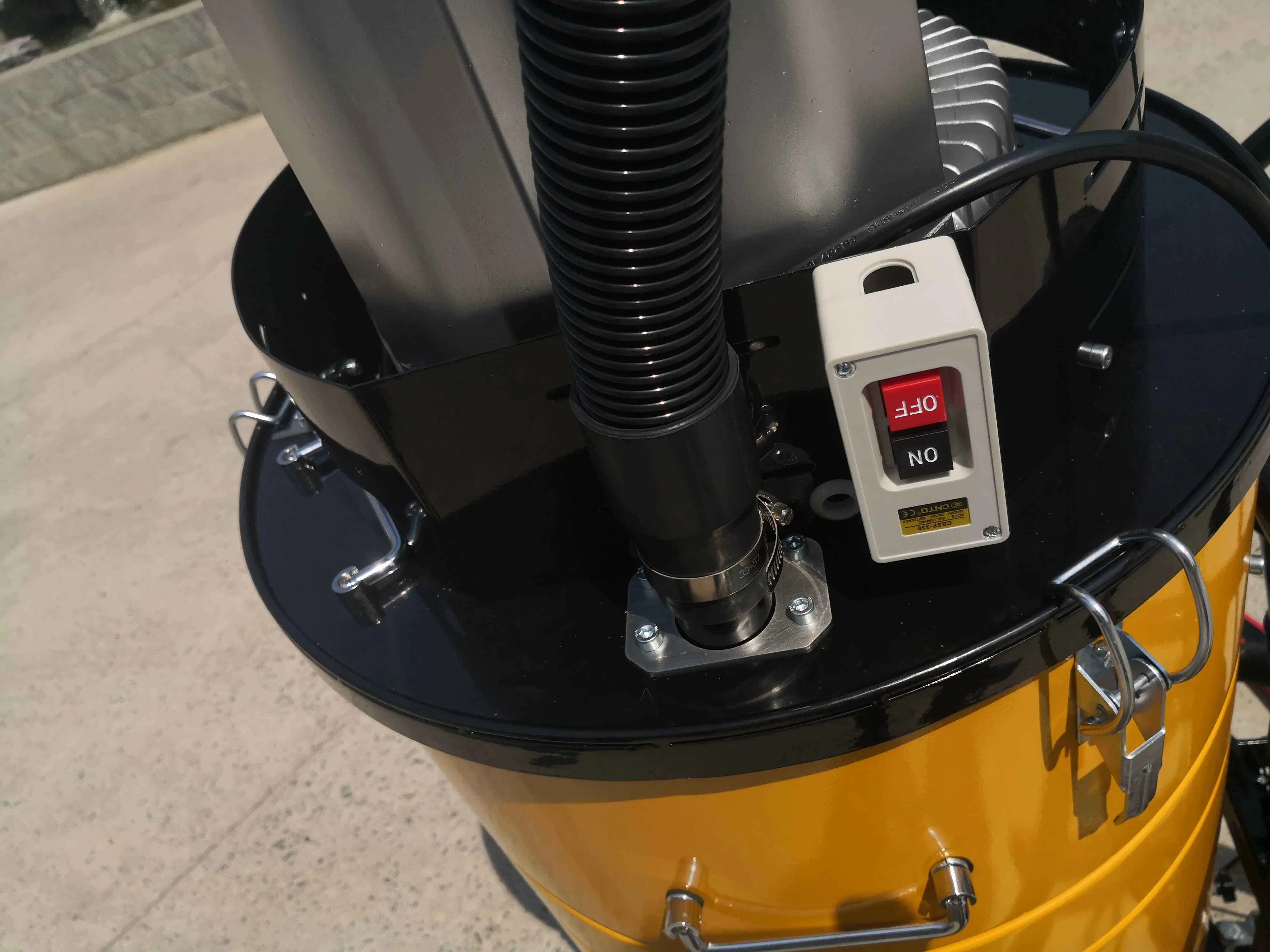 220V Single Phase Professional Wet Vacuum Cleaner