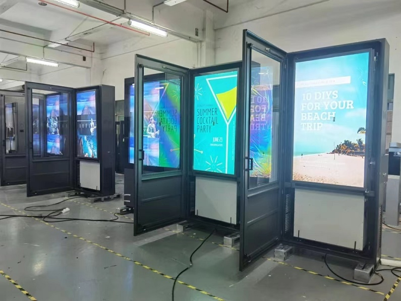 32/43/75'' OEM Design Outdoor Wall Mounted LCD Display