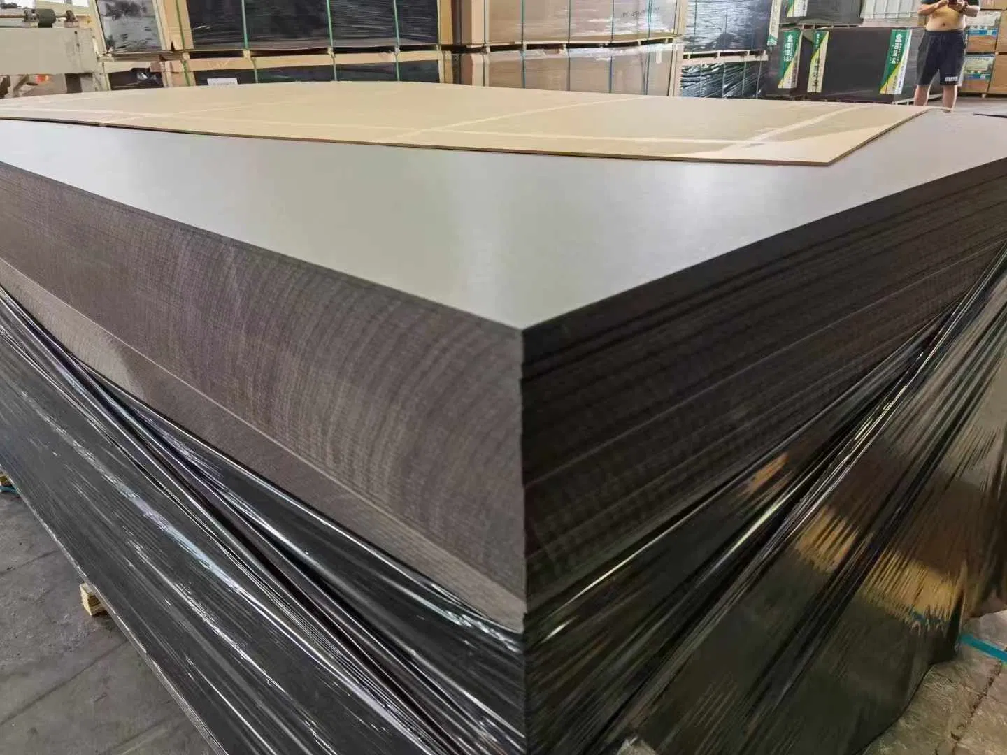 China Best Quality 2025 Waterproof MDF Board/Melamine Hmr MDF/Moisture-Proof MDF/Waterproof HDF