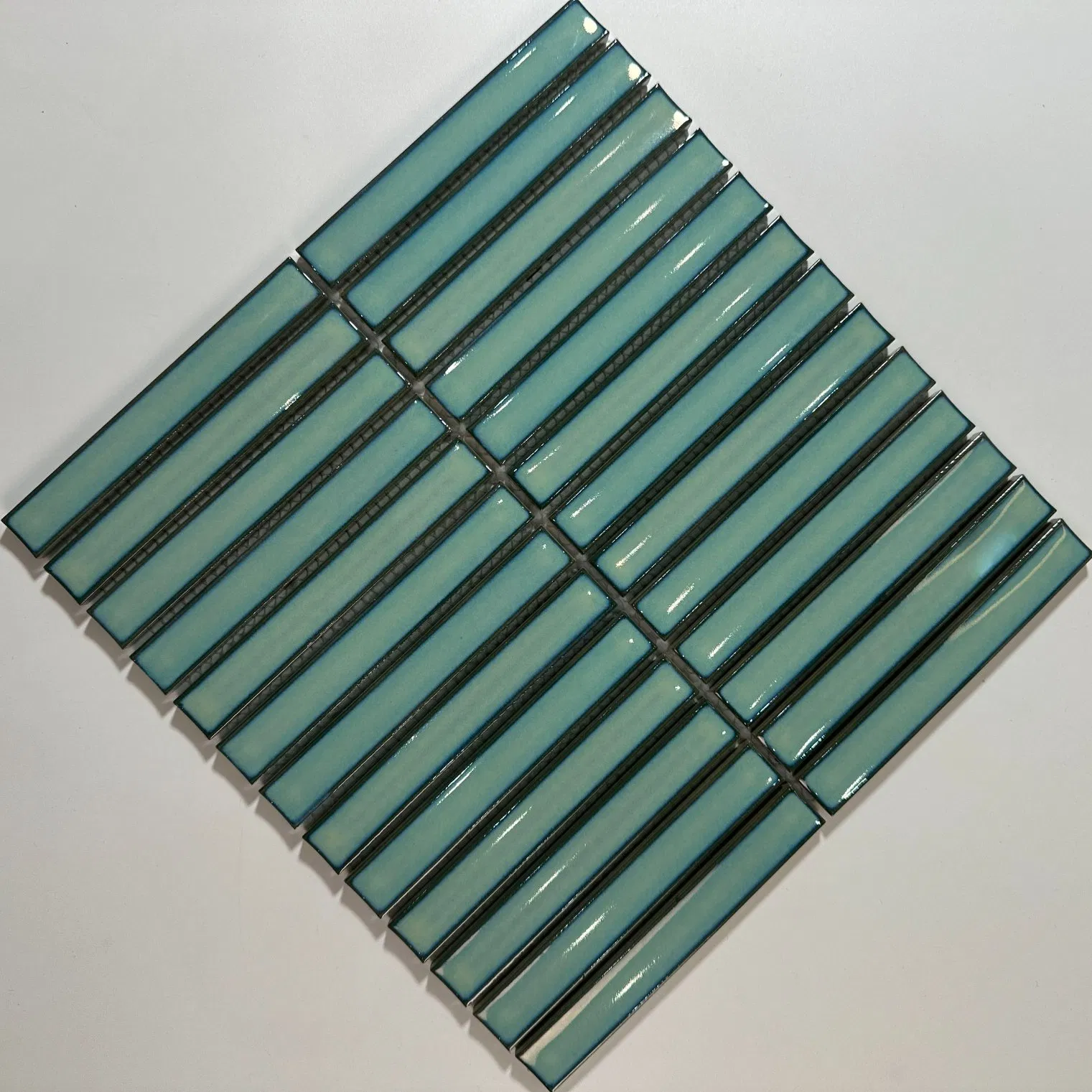 Керамическая мозаика светло-зеленая глянцевая для кухни