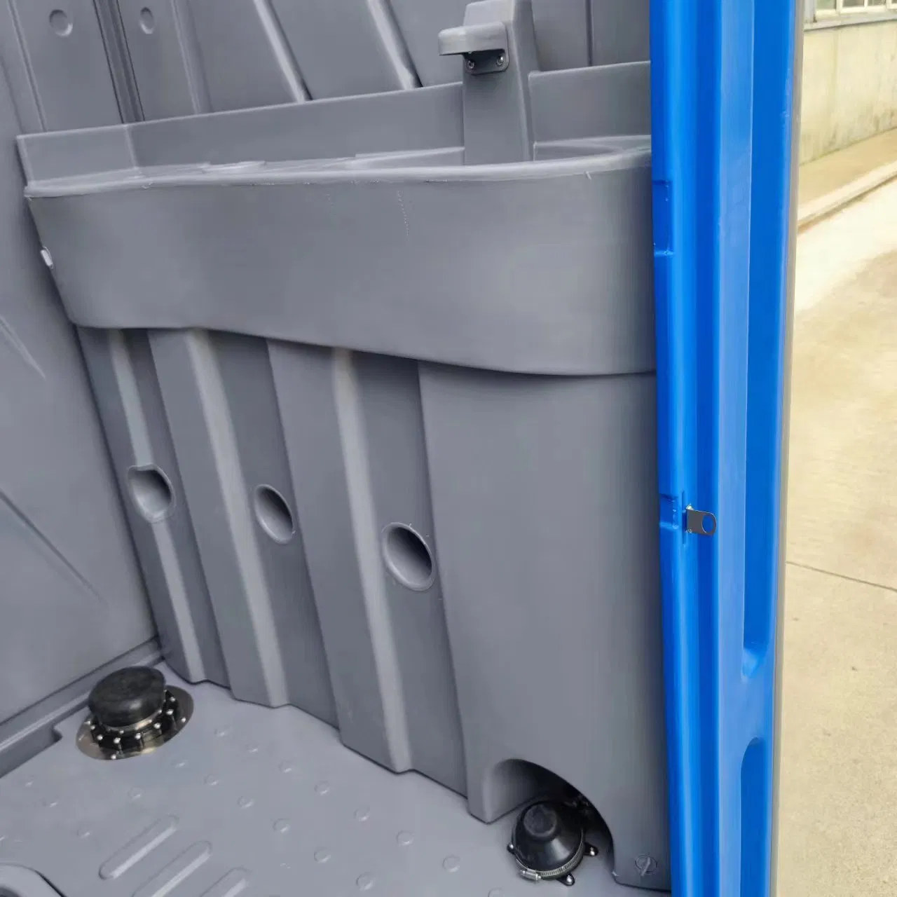 Direct Factory Chinese Manufacturer! Durable Rotomolded PE Toilet Seated Plastic Mobile Toilet Portable Outdoor Toilet