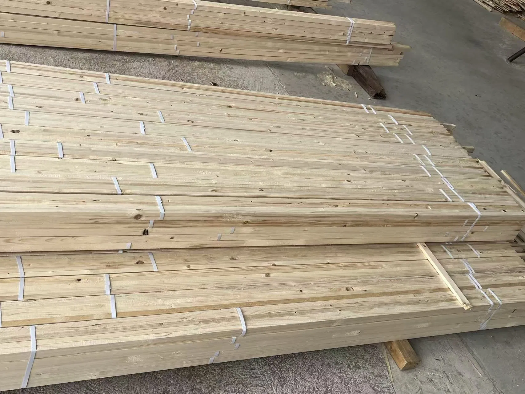 Natural Color White Pine Wood Solid Wood Sawn Timber for Building Materials