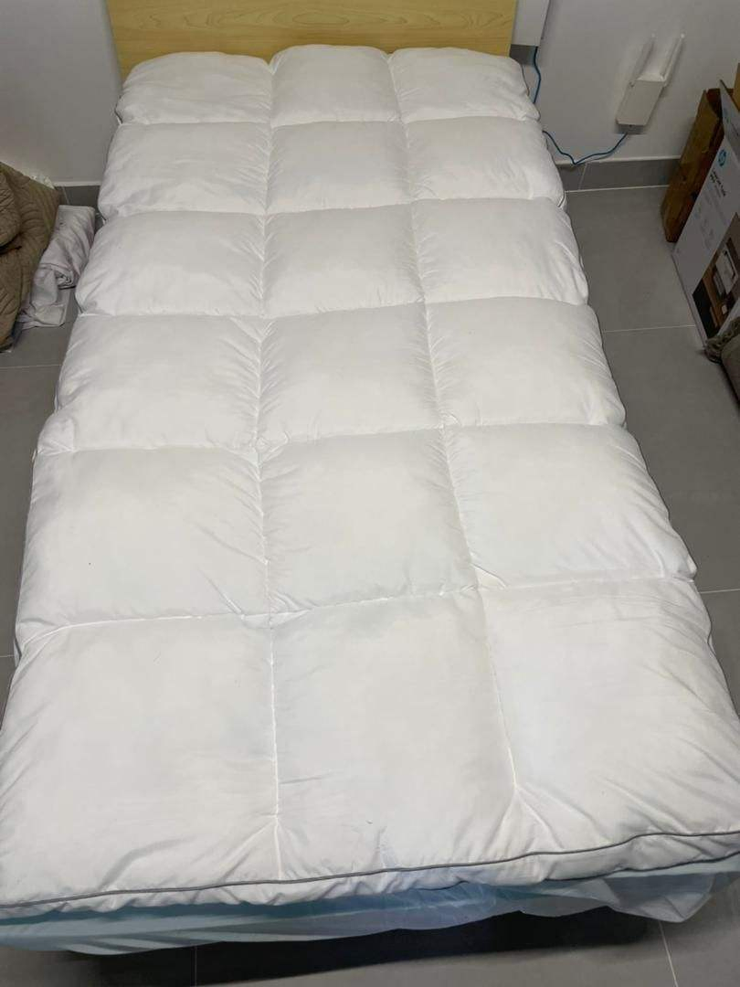 Hot Sale Polyester Mattress Topper/Bed Pad for Home and Hotel, Extra Thickness Warm and Comfortable with Grey Piping