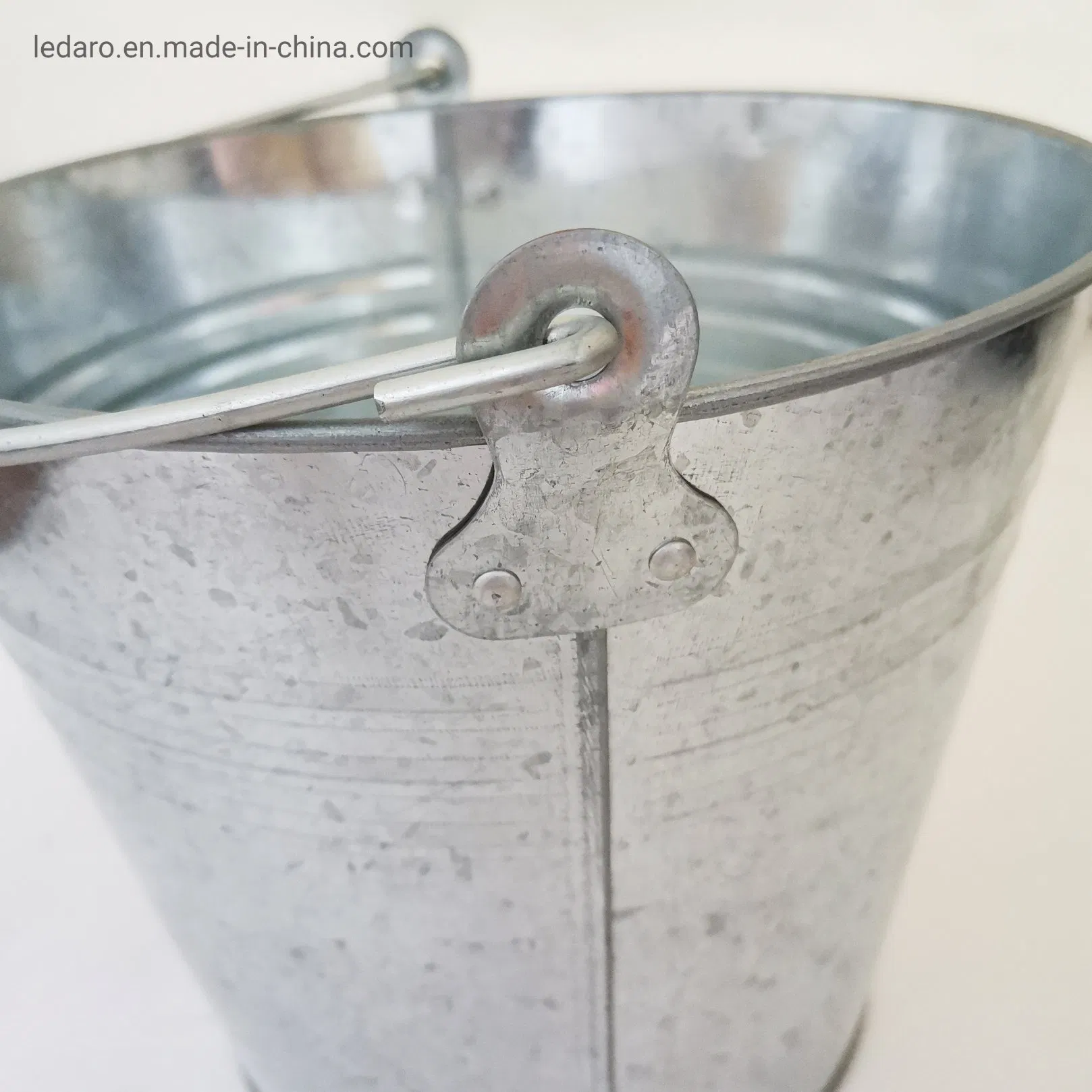 10 L Heavy Metalcraft Natural Galvanized Steel Pail with Handle, Silver, Round Bucket for Hotels, Hospitals