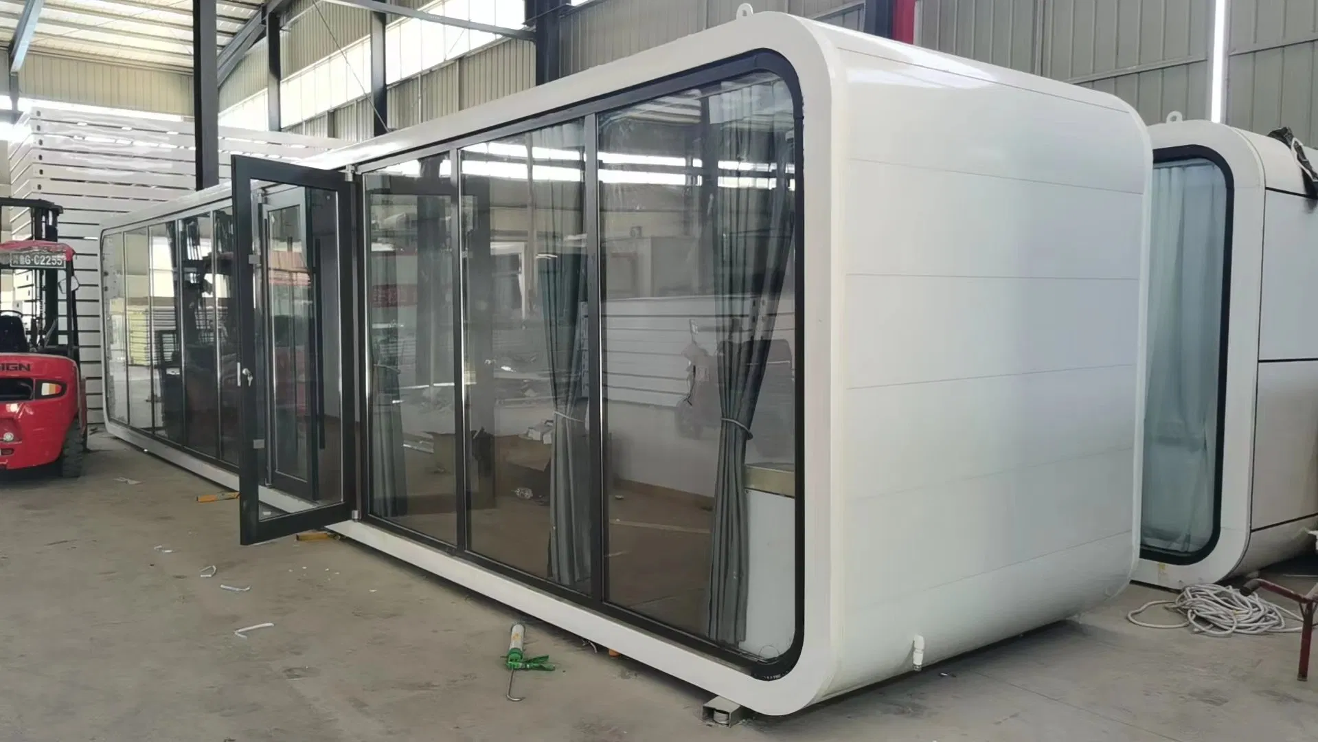 Apple Capsule Prefabricated Mobile Home Cabin with Kitchen and Bathroom for Office Buildings
