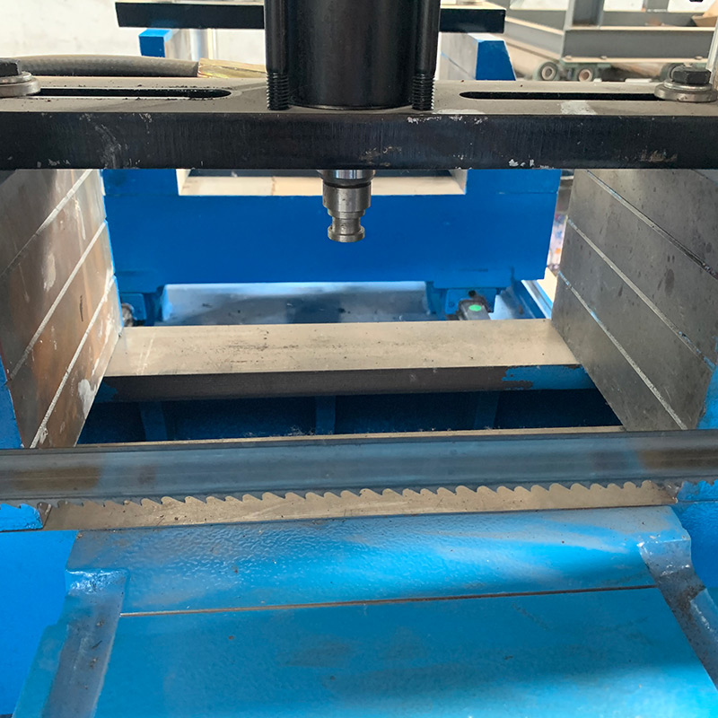 Станок ленточнопильный по металлу