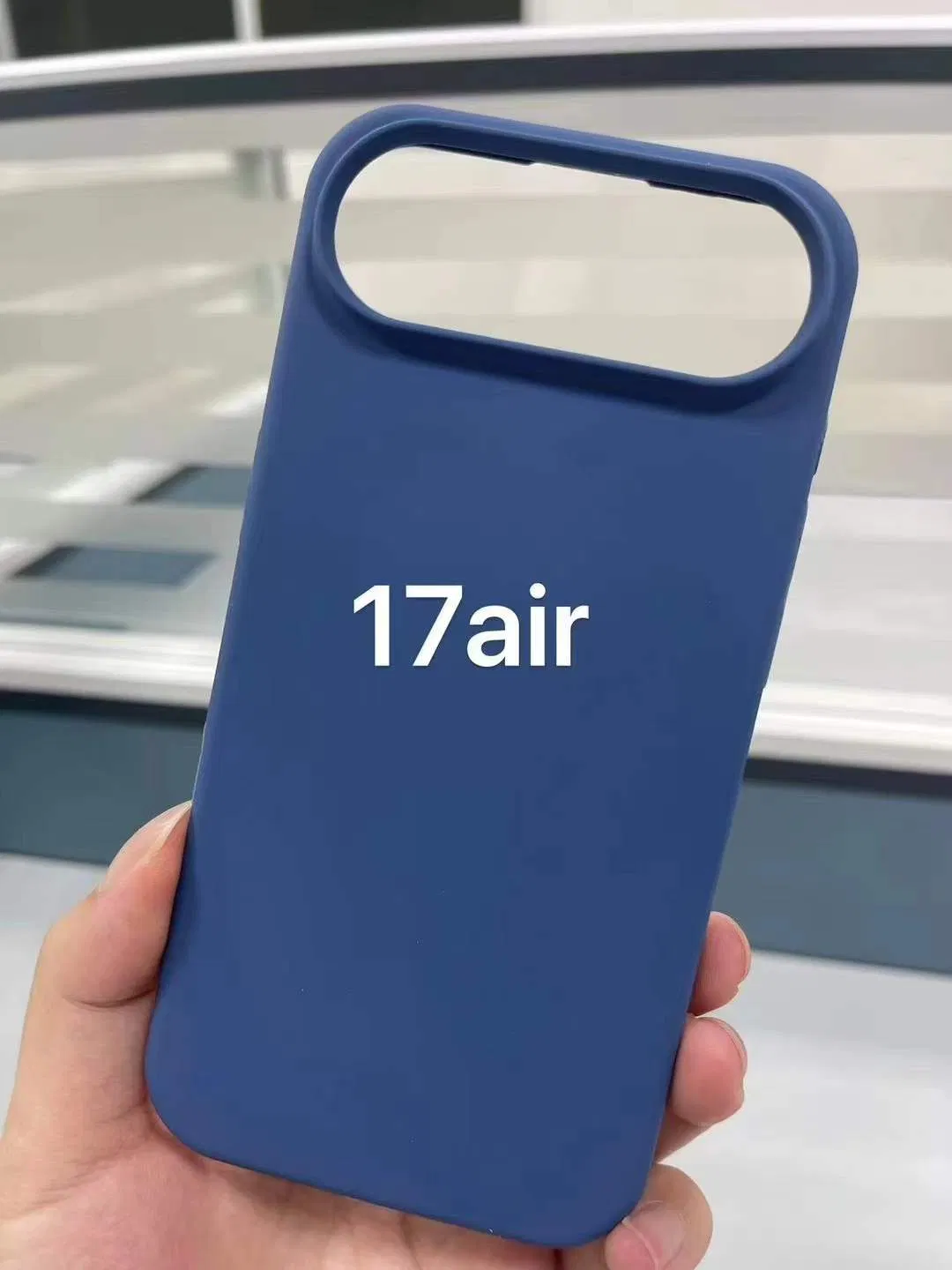 Силиконовый чехол с окном для iPhone 17 серии