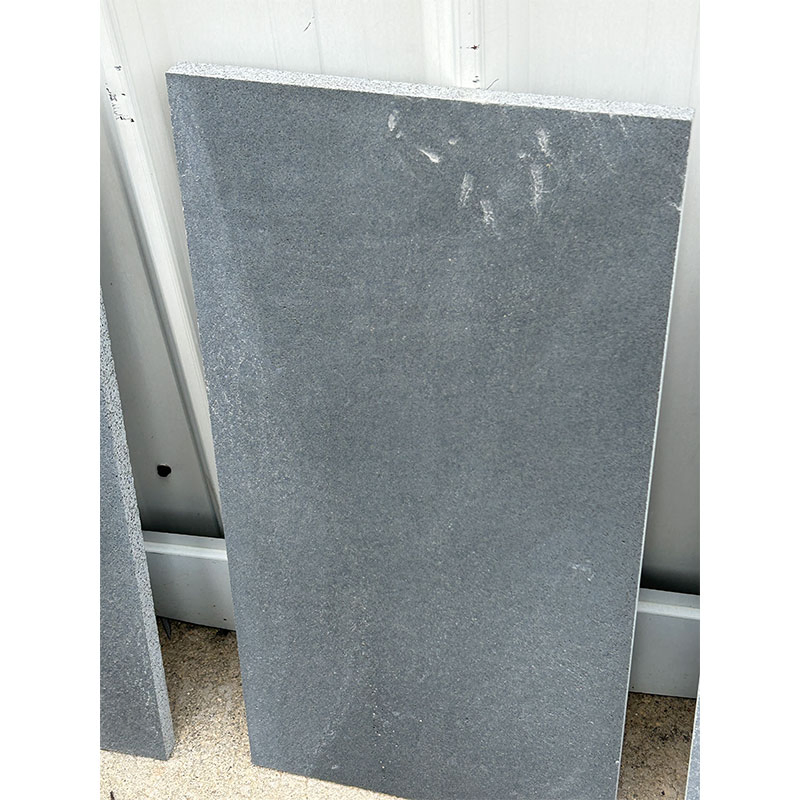 Natural Stone Honed/Rough Honed Dark Grey Andesite /Volcanic Lava Stone Construction Decoration for Home/Villa/Garden Swimming Pool Coping Tiles Wholesale Price