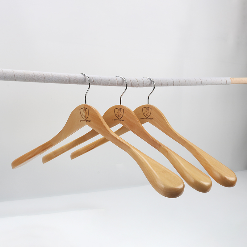 Customized Wooden Suit Hanger Luxury High Quality Non Slip Lindon Hanger for Coat Pant Shirt