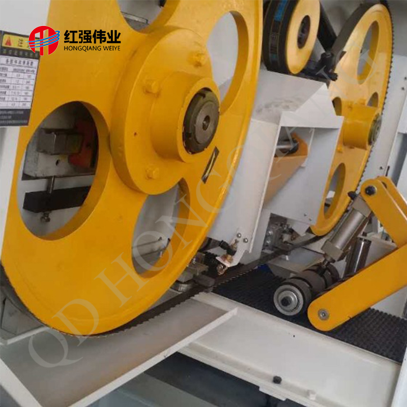 Ленточная пила по дереву горизонтальная