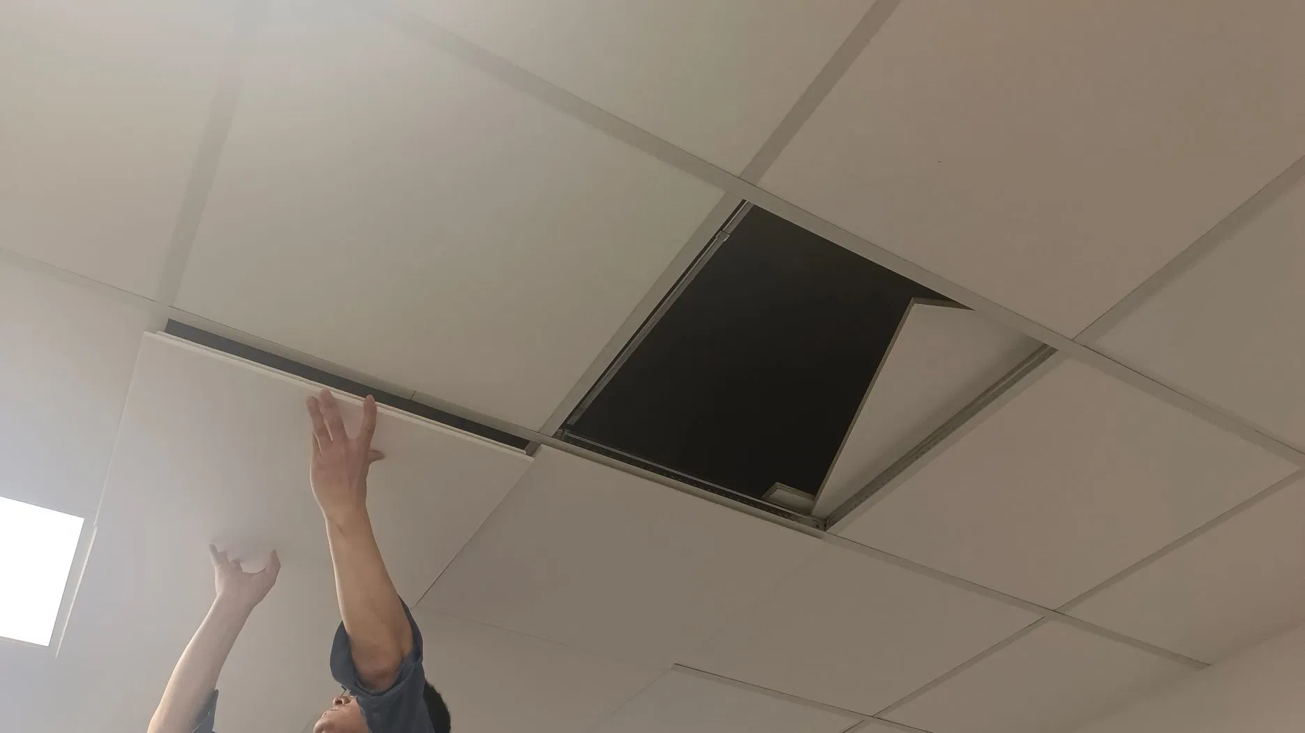 Panovf Factory Non-Combustible Sound Absorbing Materials Fiberglass Acoustic Insulation False Ceiling Board for Classroom/School