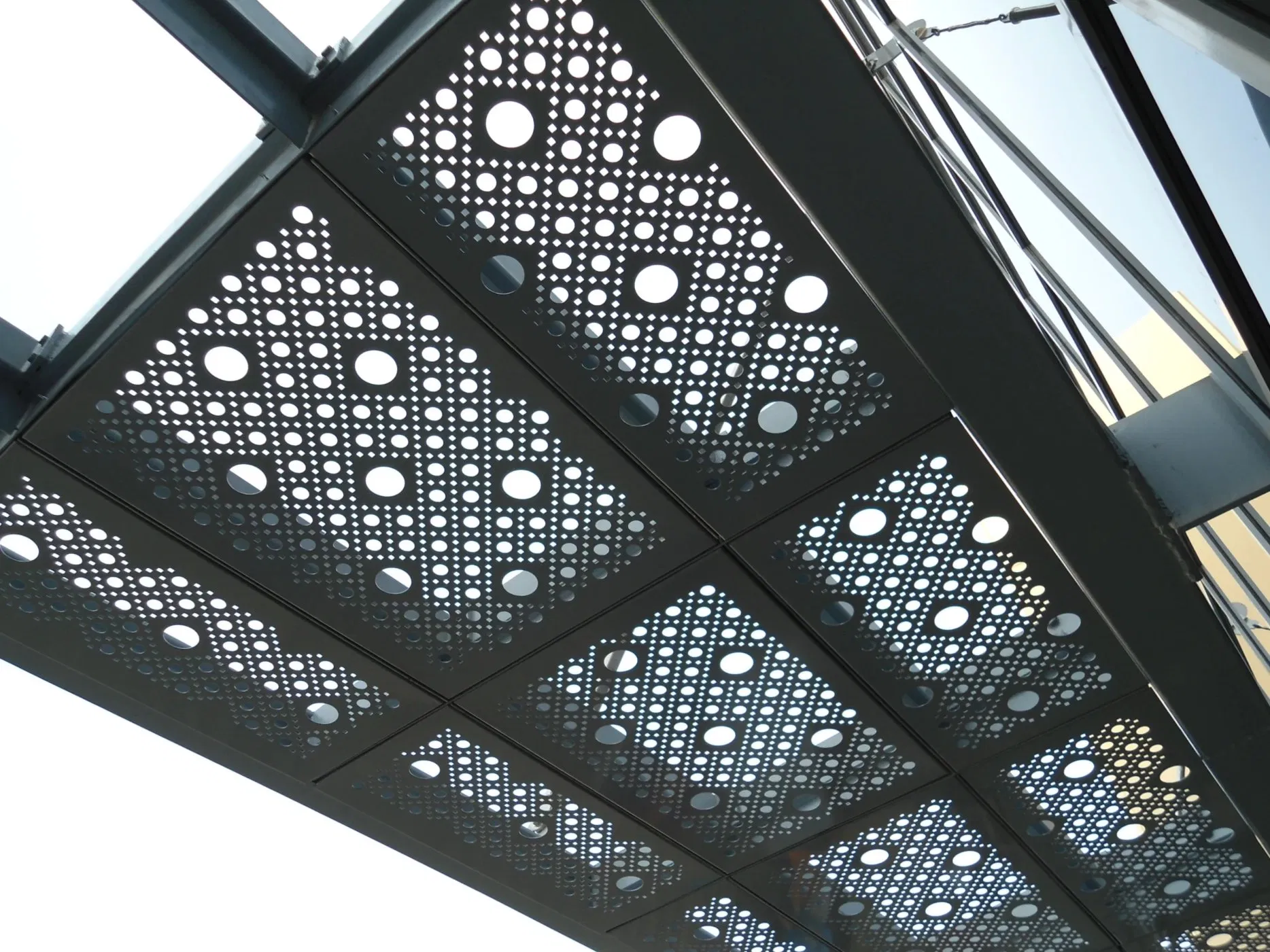 Hyper Durable Surface Finish 10 mm Roof Aluminum Perforated Screen Panel