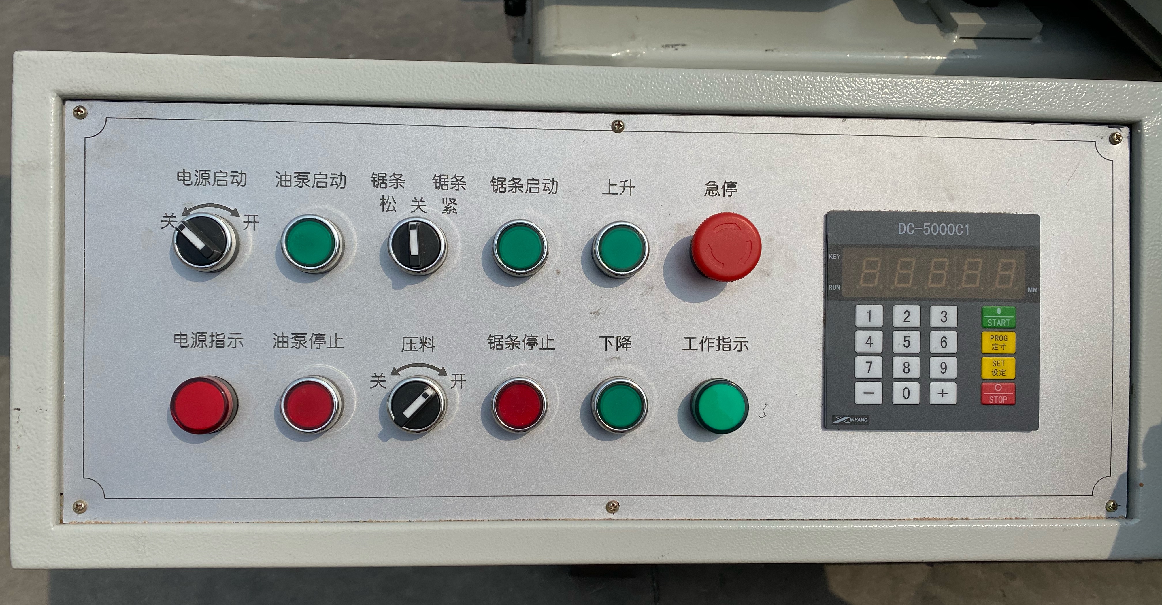 Станок для резки дерева горизонтальный ленточнопильный