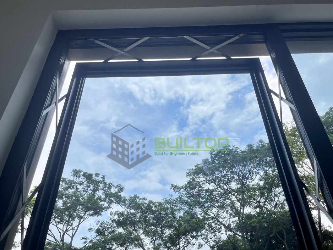 Алюминиевые распашные окна с двойным остеклением