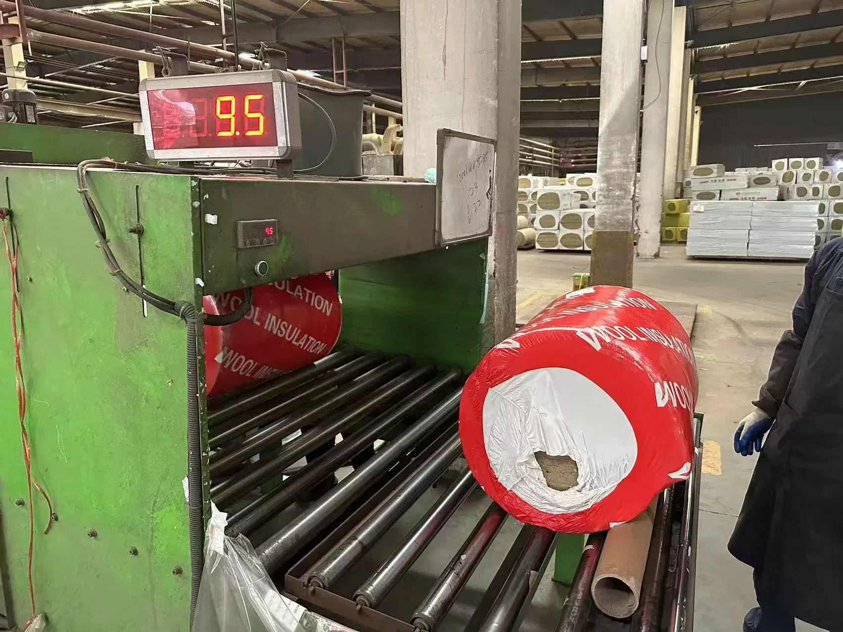 25mm 50mm 100mm Thickness Manufacturing Heat Resistant Roof Insulation Furnace Foil Faced R Value Mineral Rock Wool Fiber Twin Roll Blanket with Wire Mesh