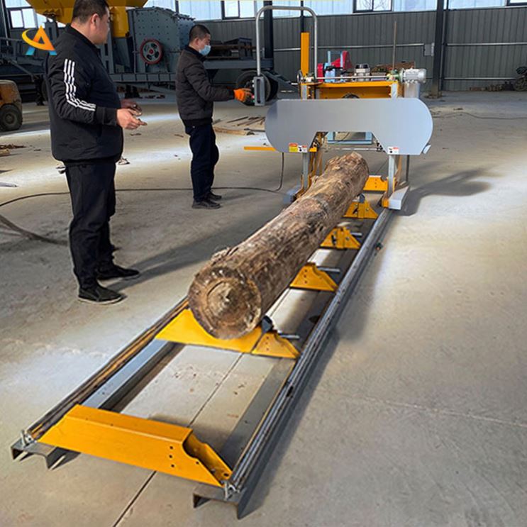 Ленточная пила по дереву